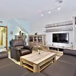 Villa Ana